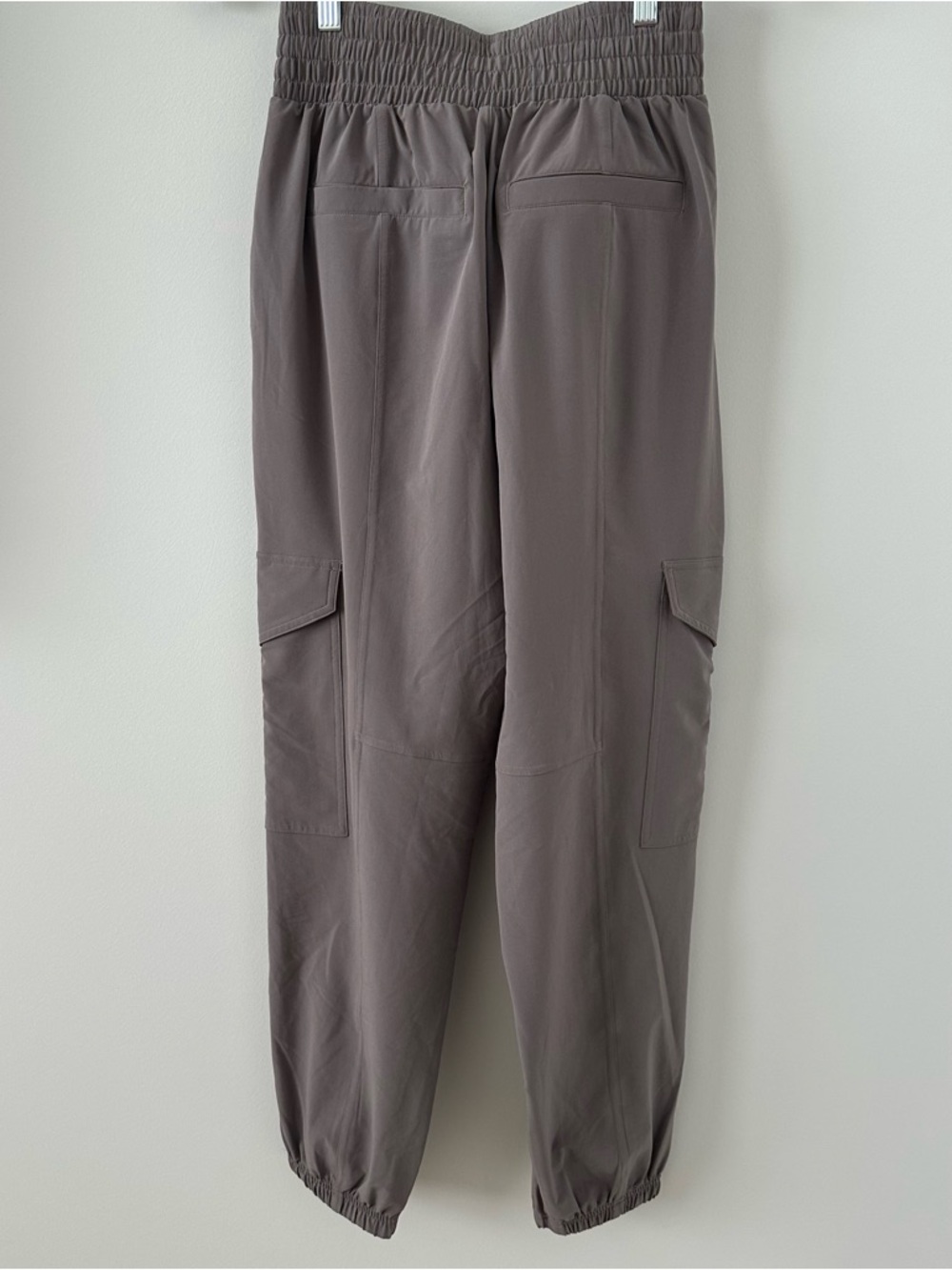 Spanx Out Of Office Cargo Joggers Sweatpants Smoke Taupe Brown Drawstring Small - Picture 12 of 13
